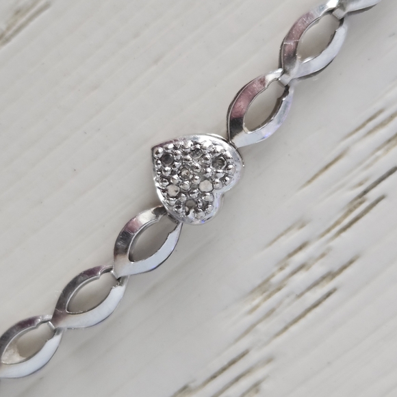 14k white gold  diamond heart bracelet - Picture 8 of 8